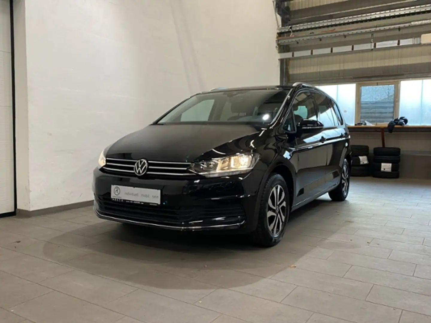 Volkswagen Touran 1.5 TSI DSG Active KLIMA NAVI ALU Schwarz - 2