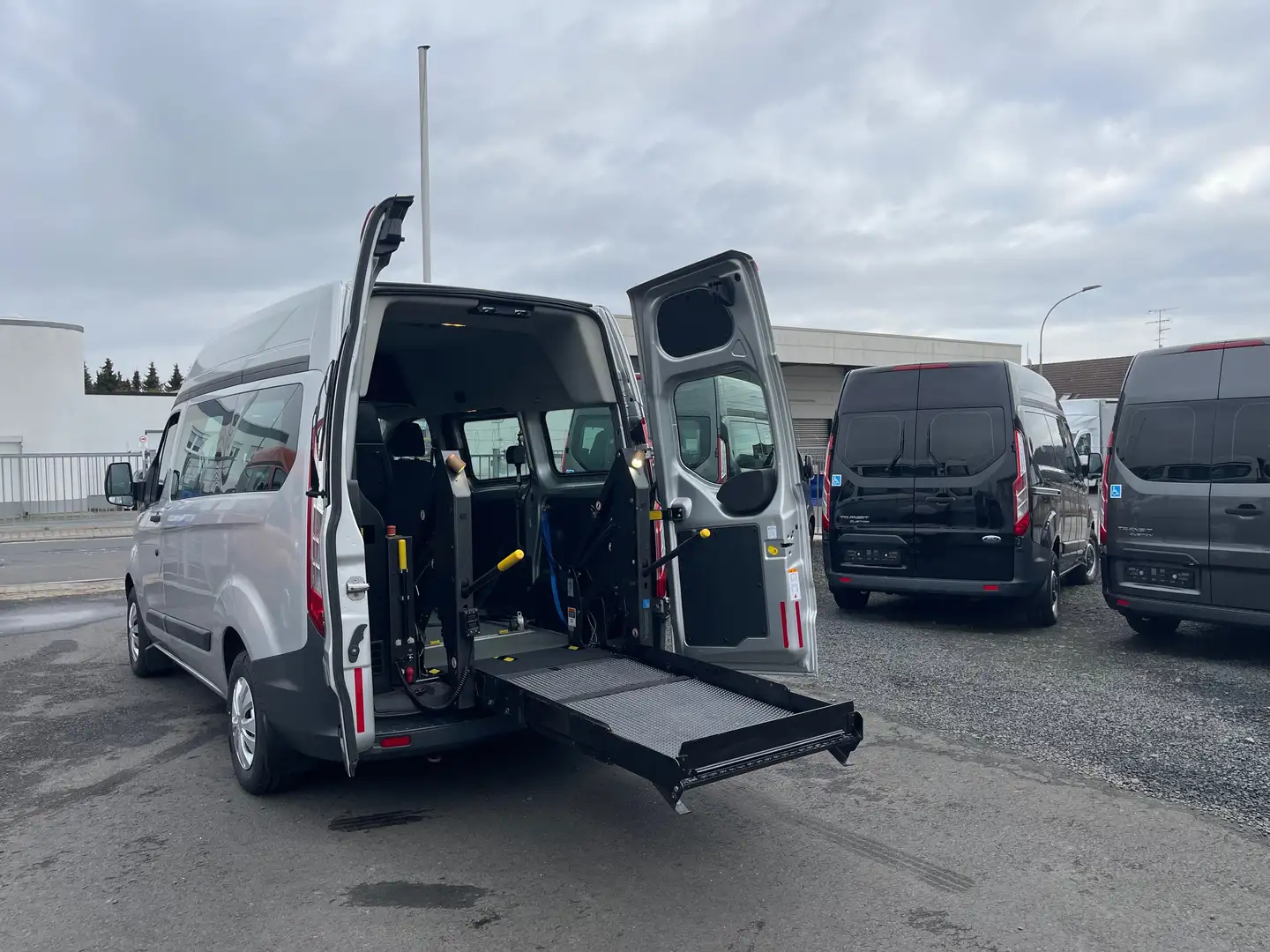 Ford Transit Custom L1 H2 Behindertengerecht KLIMA Hochdach Silber - 1