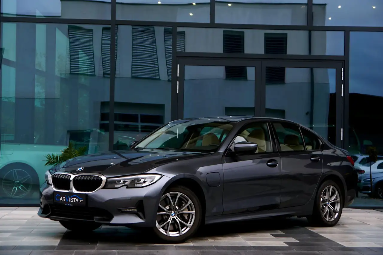 BMW 330