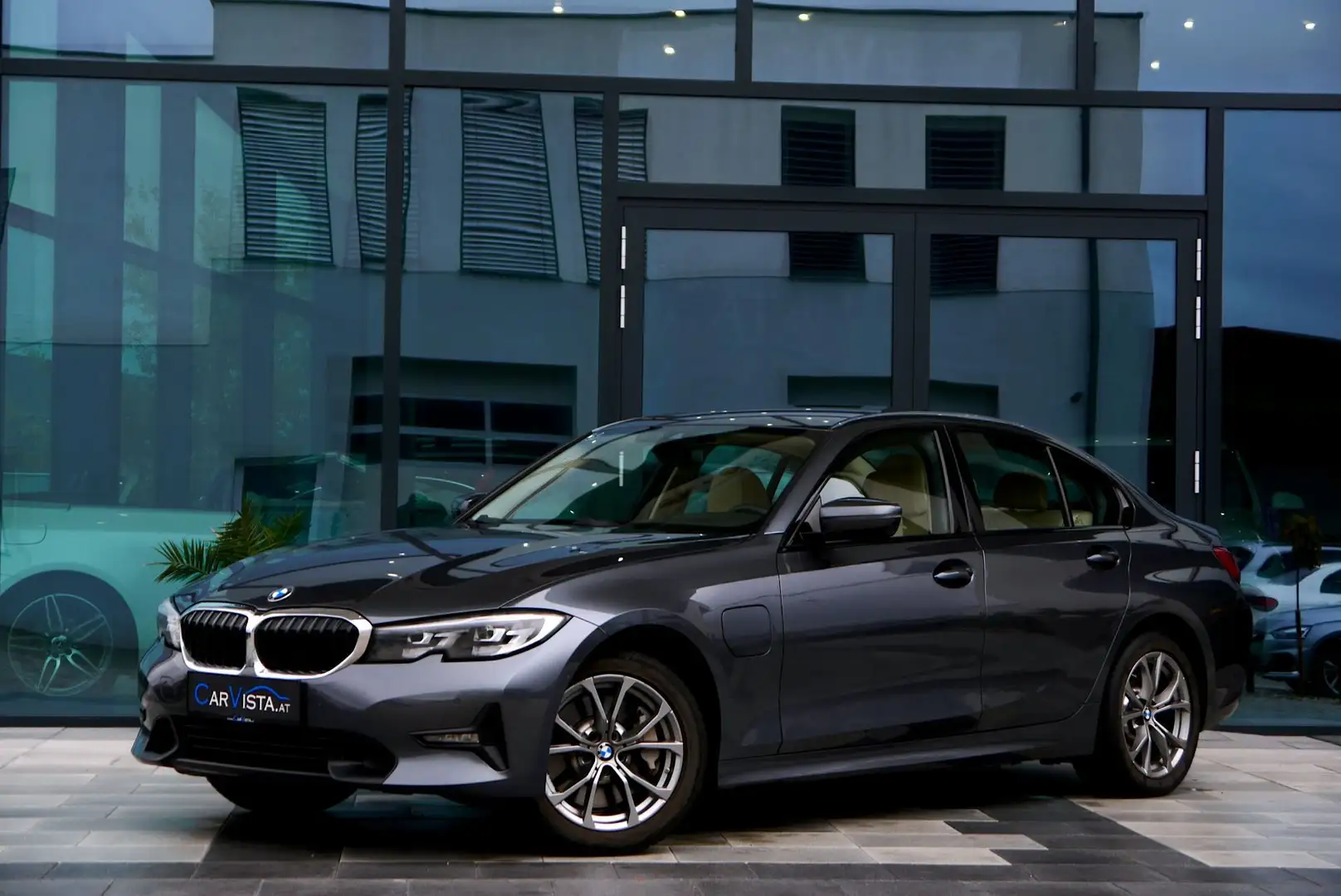 BMW 330 e Sport Line *Hifi & Ambiente* Silber - 1