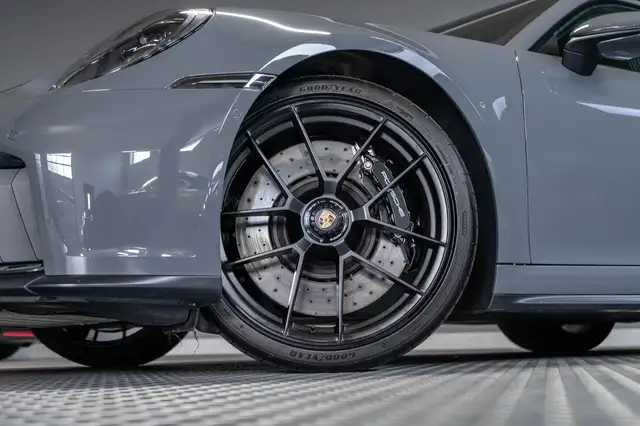 Porsche 911 view 2