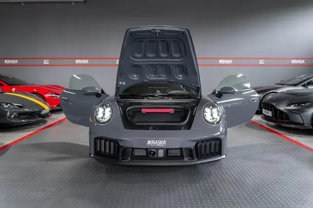 Porsche 911 view 11