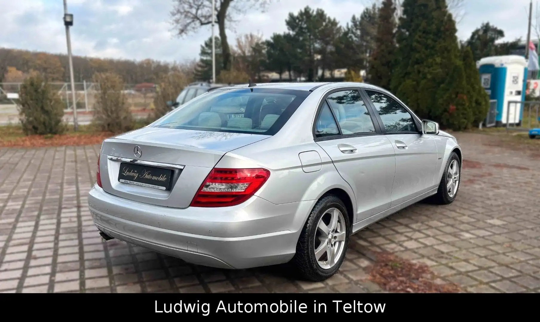 Mercedes-Benz C 180 Limousine CGI*Automatik*1.Hand*Klima*PDC Silber - 2