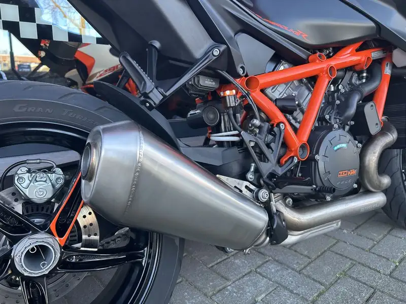 KTM 1290 Super Duke R - foto 7