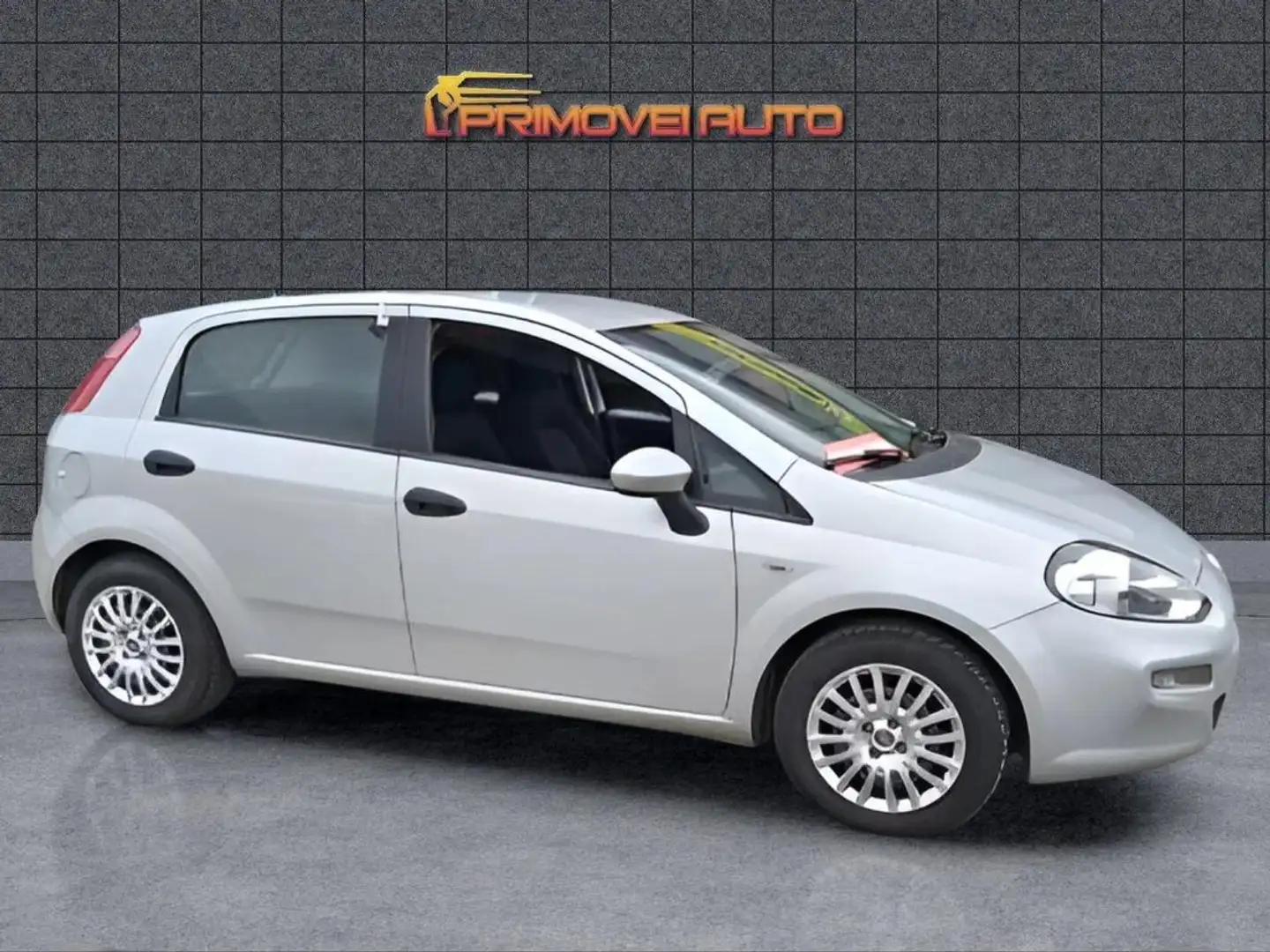 Fiat Punto 1.3 MJT II 75 CV 5 porte Street Plateado - 1