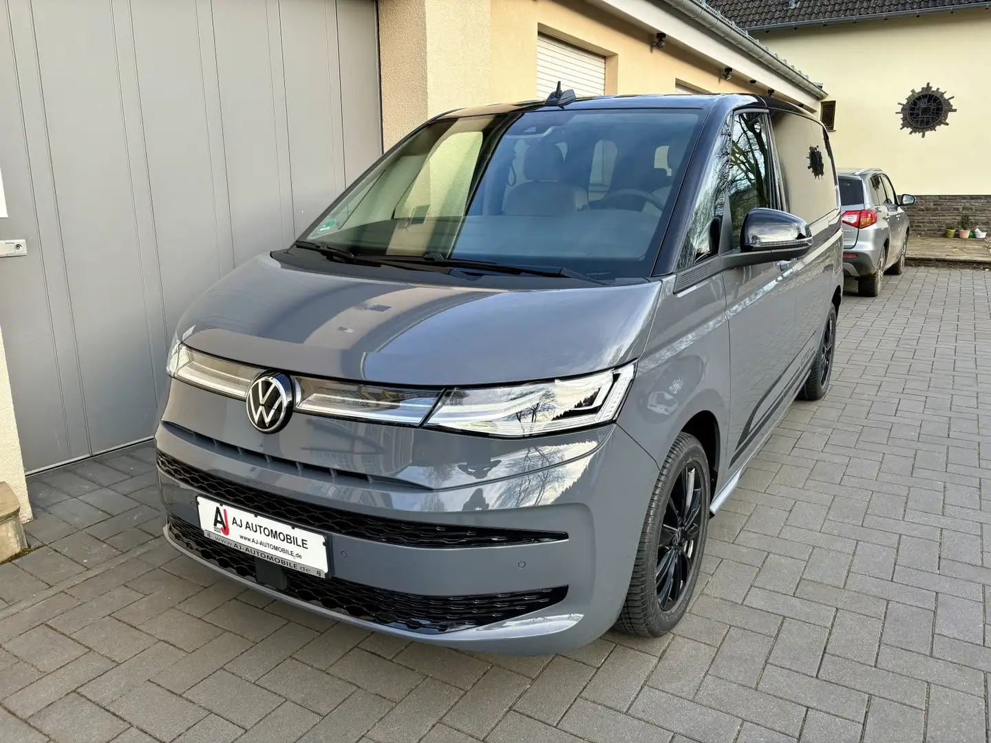 Volkswagen T7 Multivan 1,5 TSI OPF DSG Edition AHK/Navi/Climatronic Grau - 2