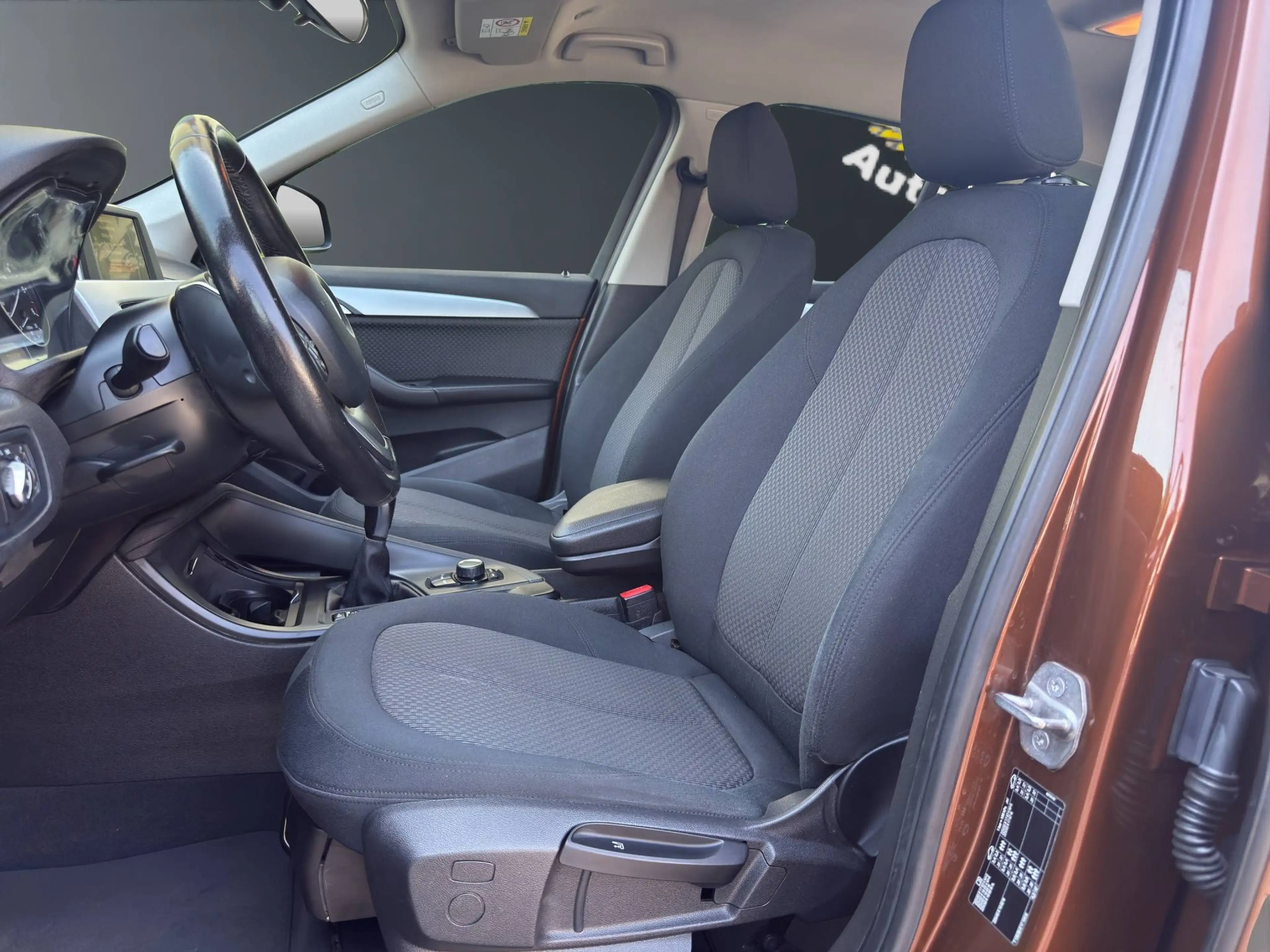BMW X1 sDrive 18 d Advantage — photo 9