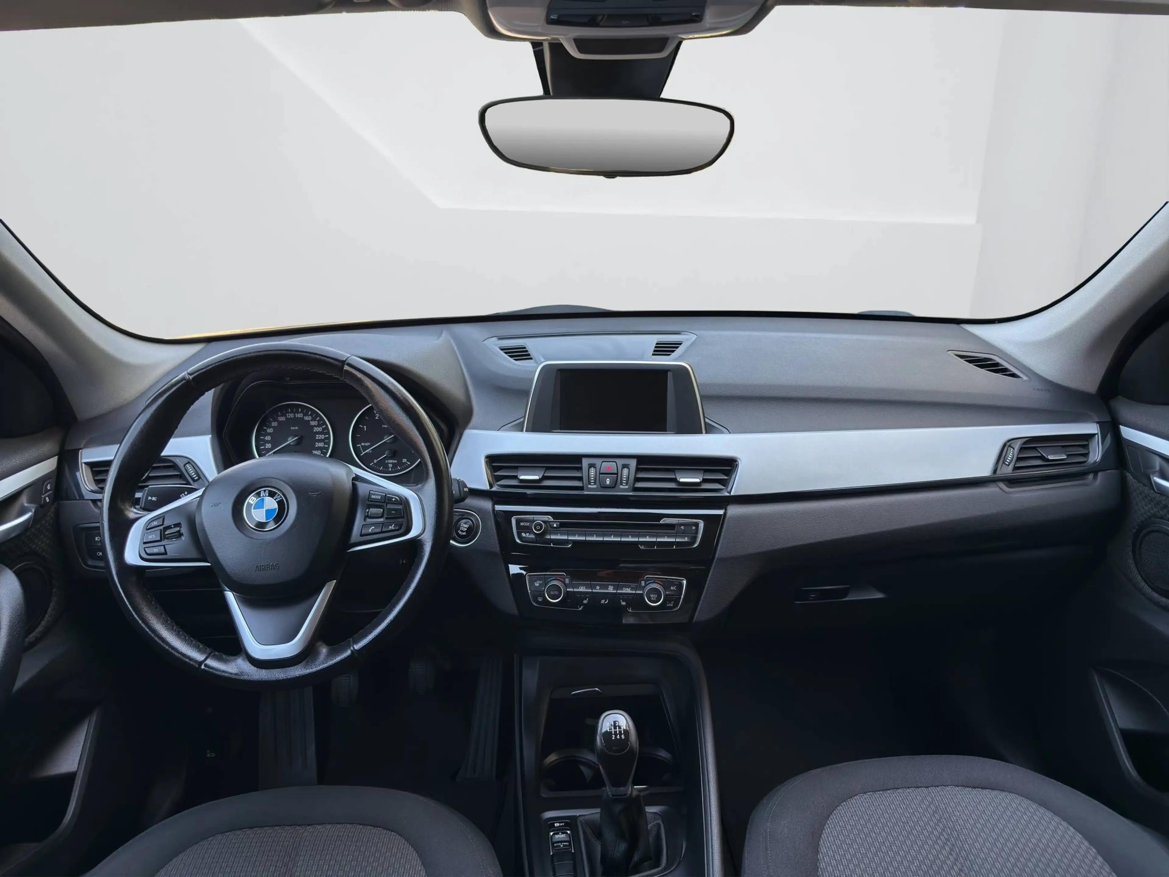 BMW X1 sDrive 18 d Advantage — photo 12
