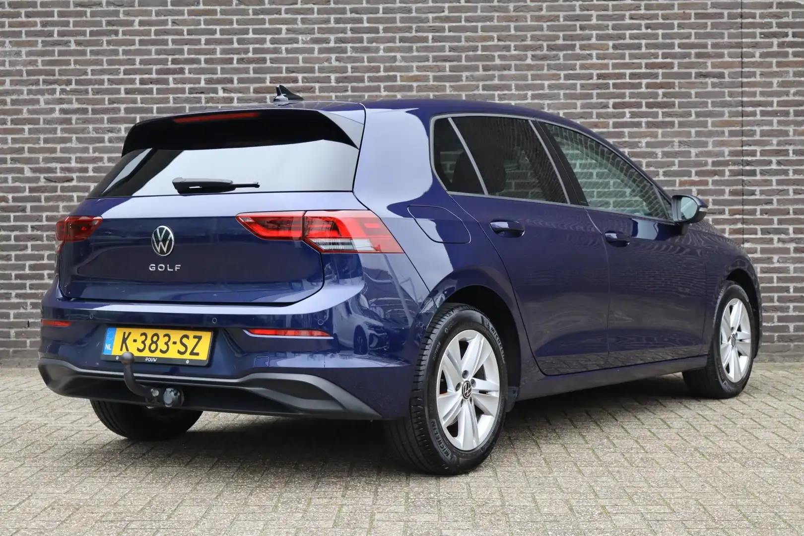 Volkswagen Golf 1.5 TSI 130pk Life Business | Trekhaak | Navigatie Azul - 2
