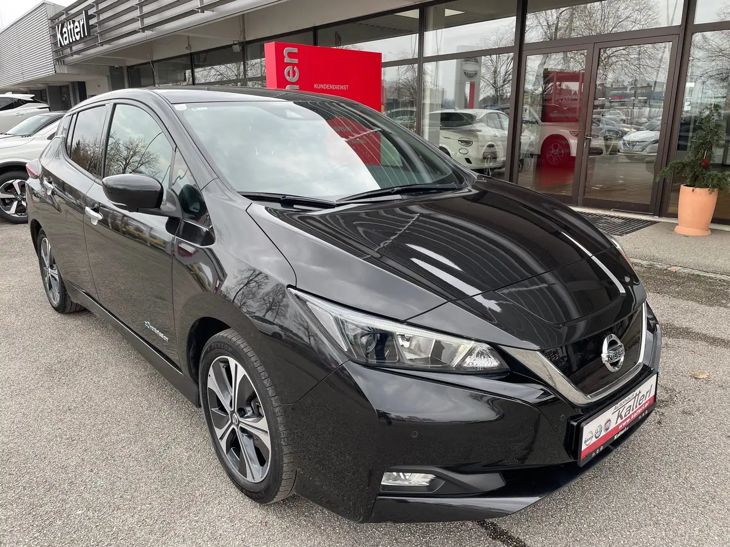 Nissan Leaf N-Connecta 40kWh Winterpaket *12.900,- exkl. MWST* Noir - 1