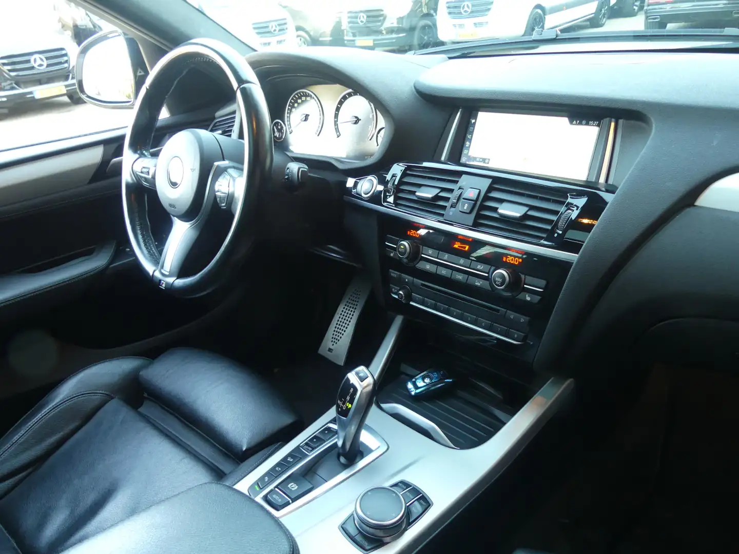 BMW X4 xDrive20i M-Sport Wit - 2