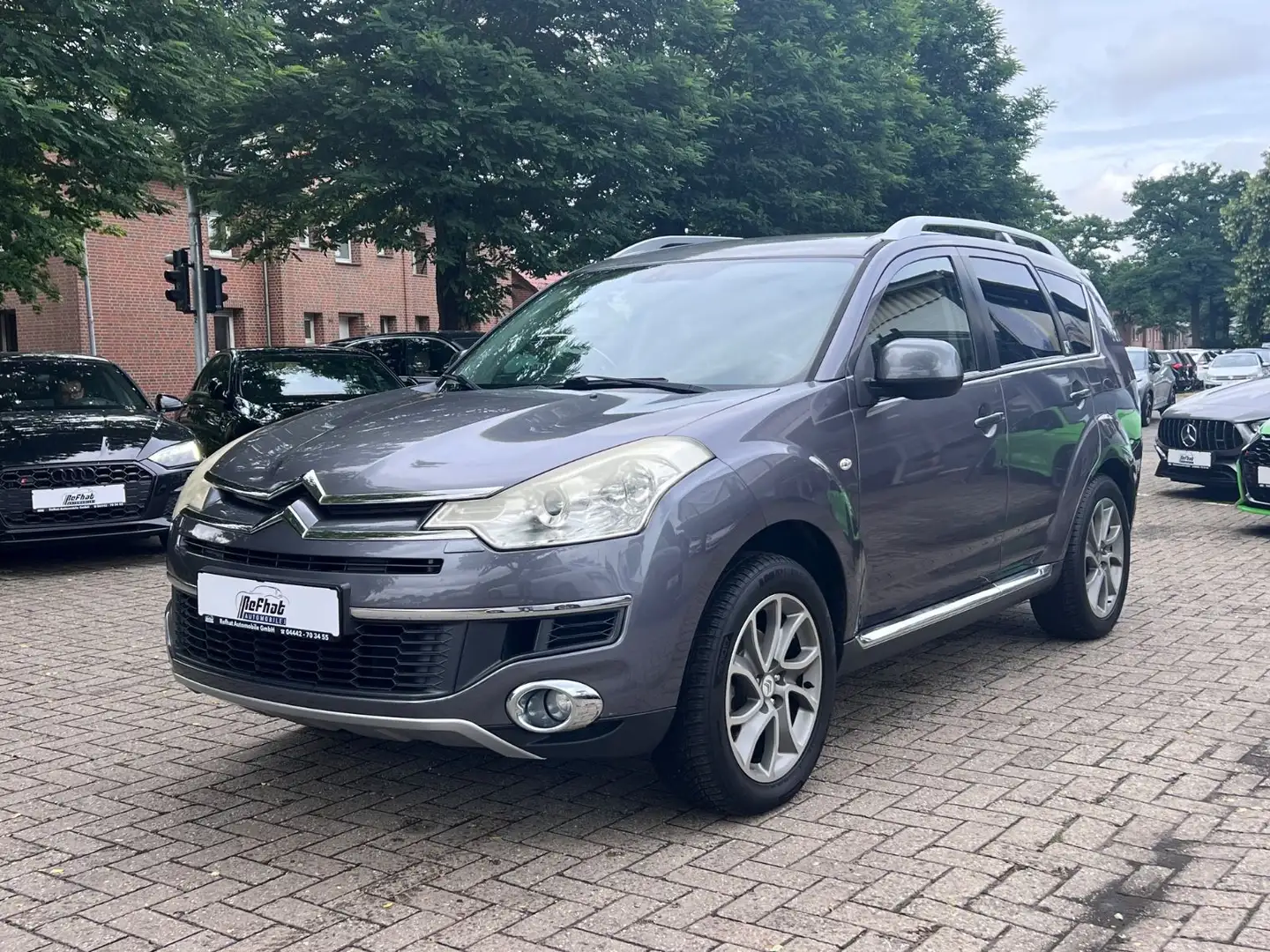 Citroen C-Crosser Tendance 7-Sitzer Automatik Grau - 2