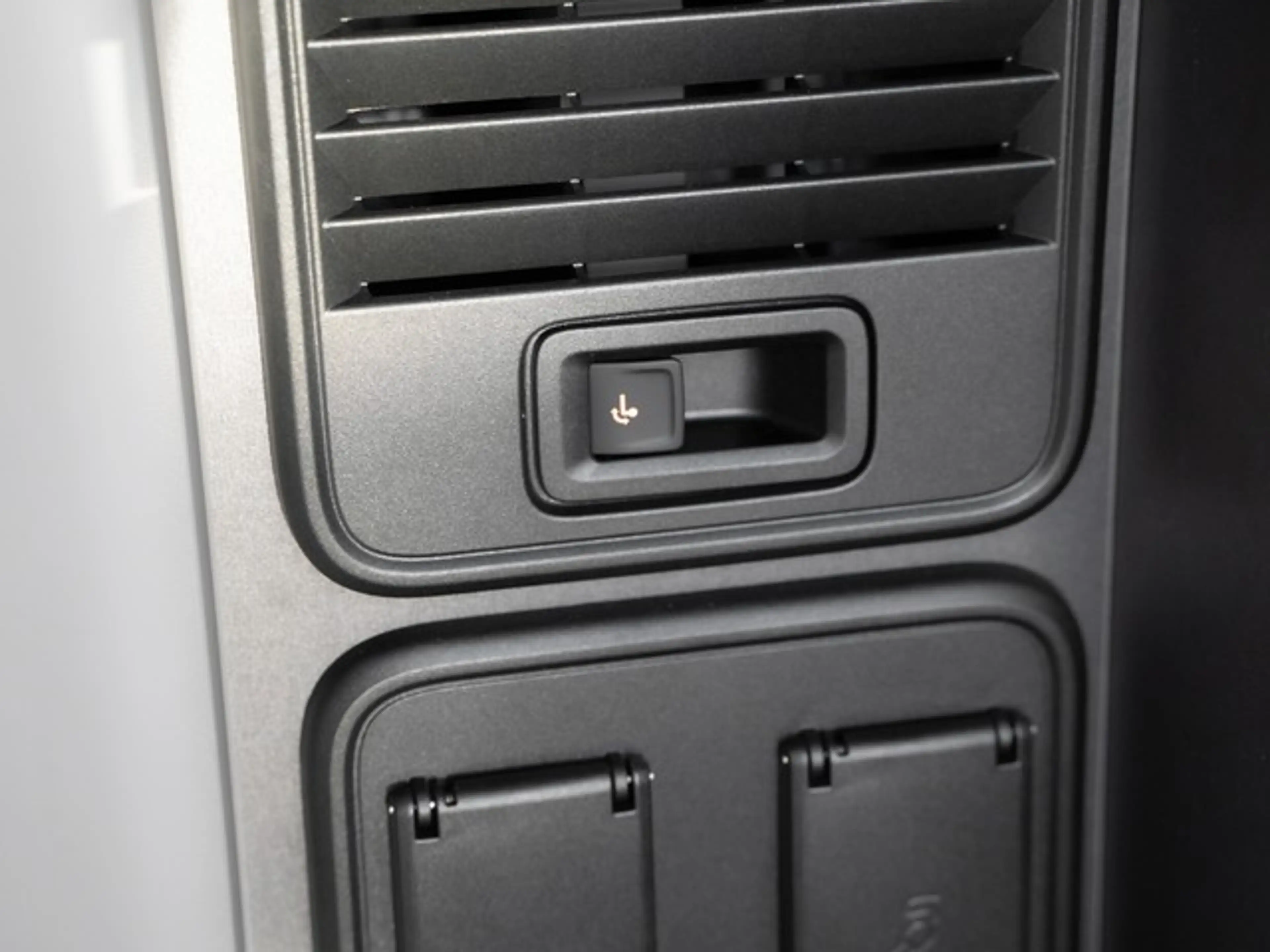 Volkswagen LT California Beach Tour 2,0 l TDI 7-Gang-DSG CAMP... — photo 9