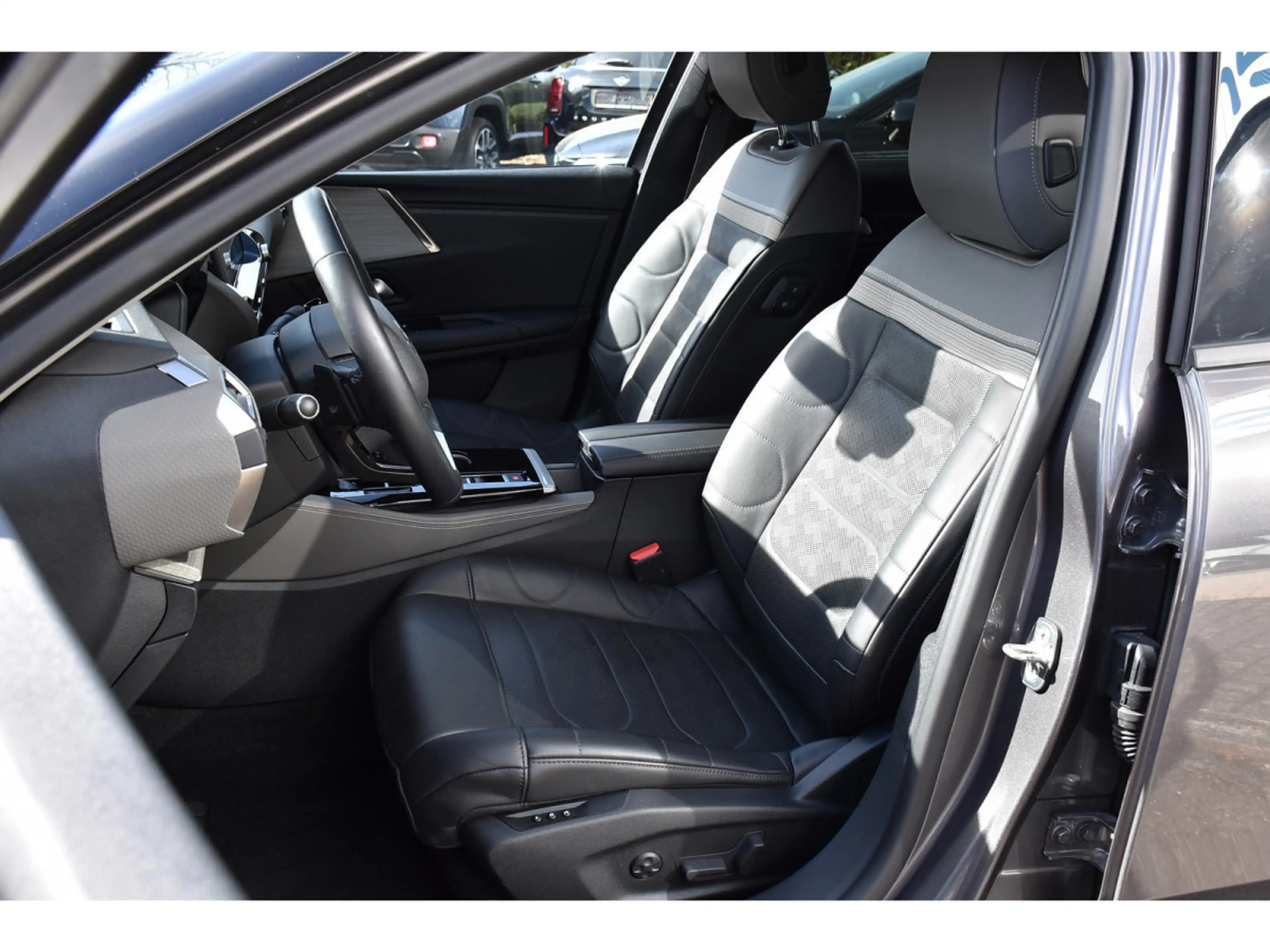 Citroen C5 X 1.2 PLUS EAT8 CUIR MEMO VENT ACC HUD LANE — photo 6