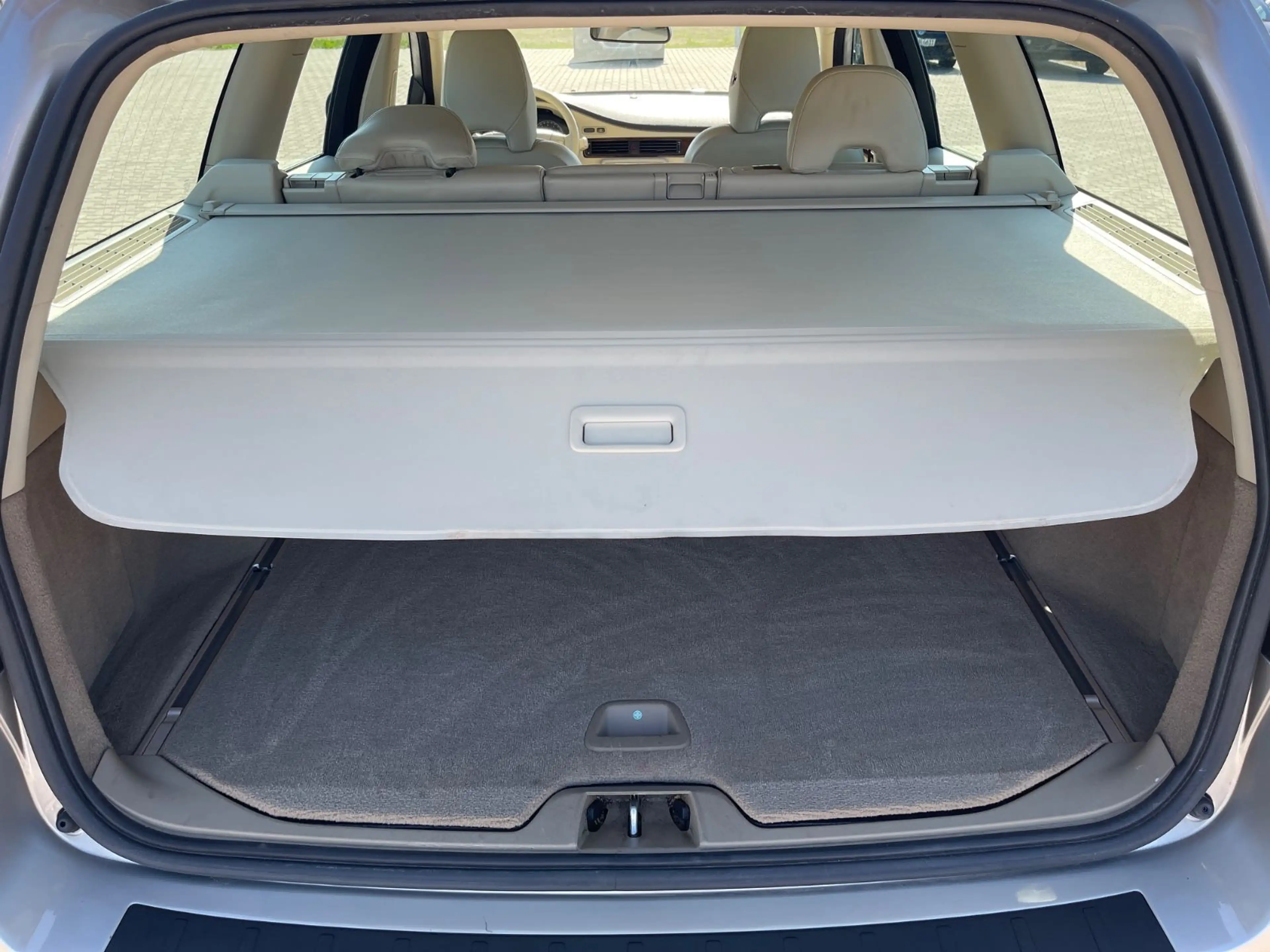 Volvo V70 2.5 T Kombi Kinetic 1HD Scheckheft TÜV NEU — photo 14