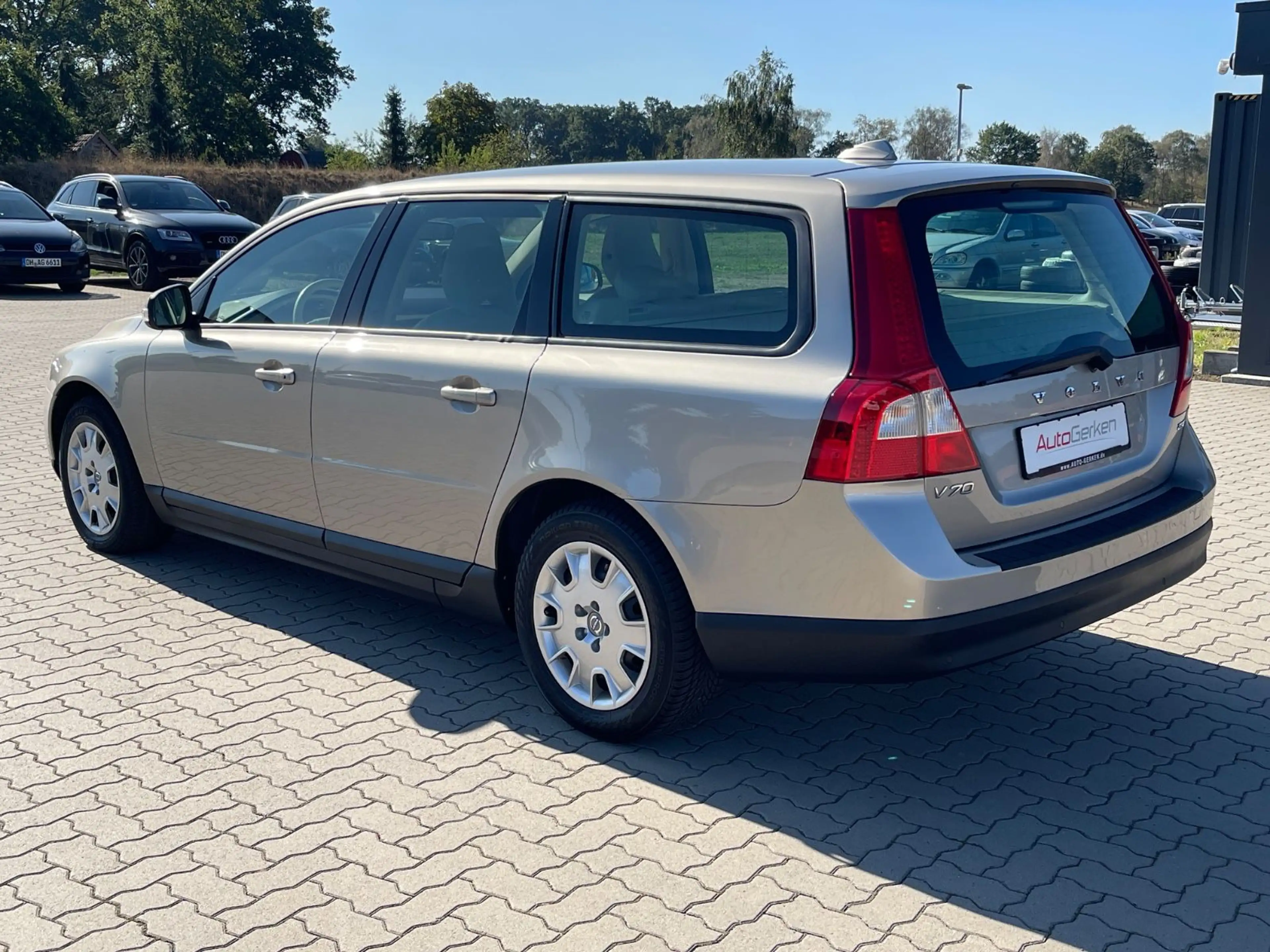 Volvo V70 2.5 T Kombi Kinetic 1HD Scheckheft TÜV NEU — photo 8
