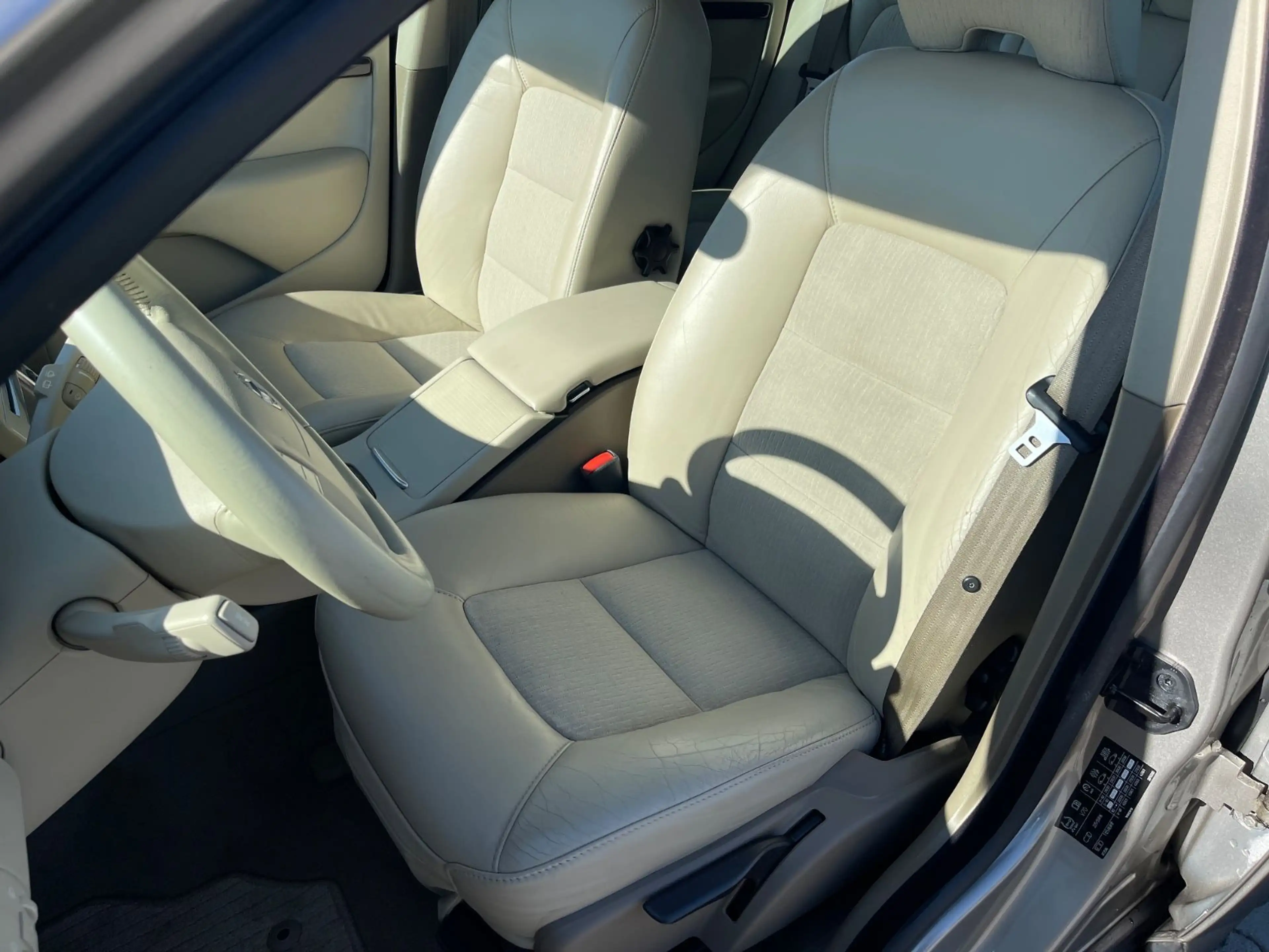 Volvo V70 2.5 T Kombi Kinetic 1HD Scheckheft TÜV NEU — photo 12