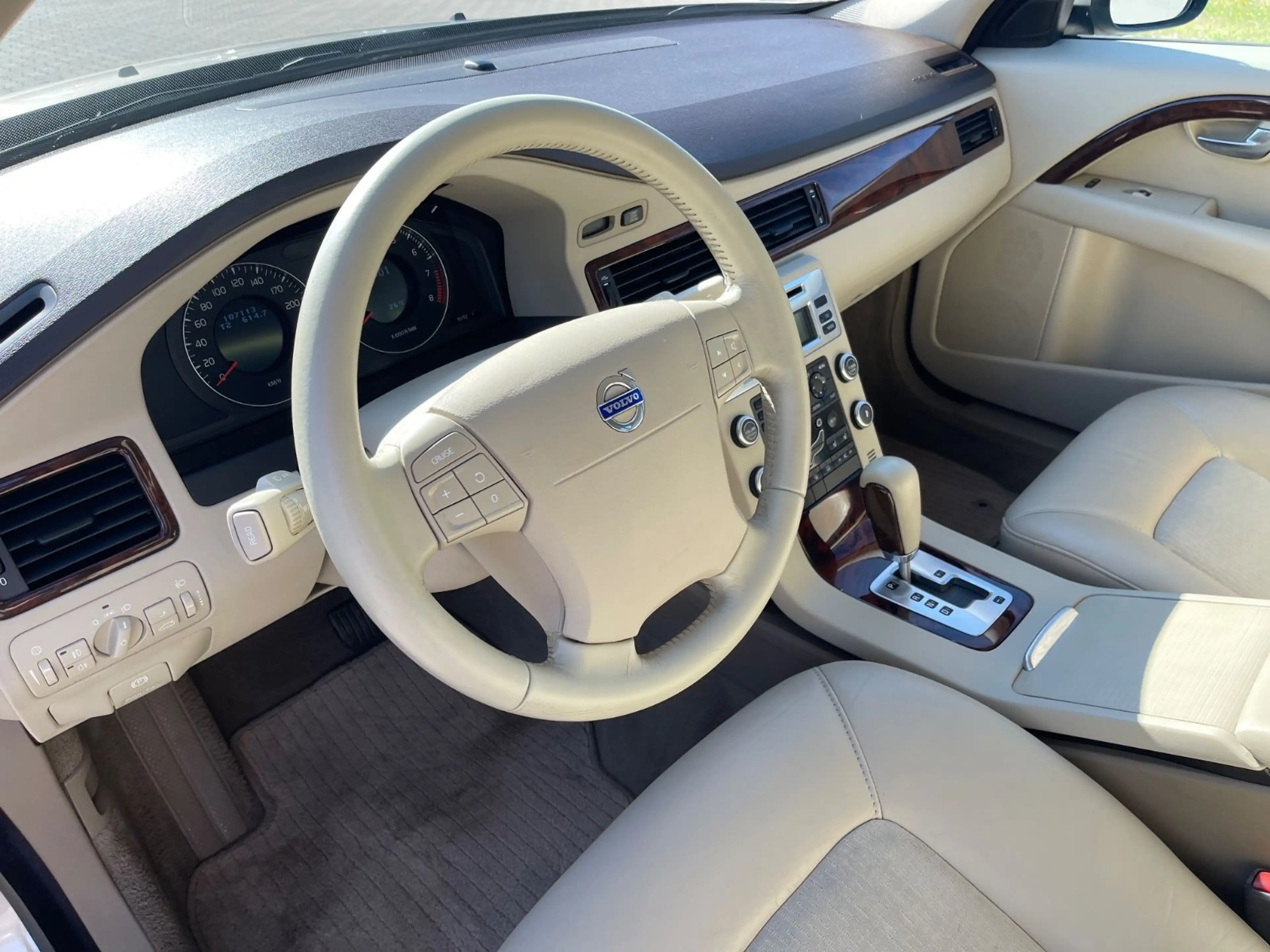 Volvo V70 2.5 T Kombi Kinetic 1HD Scheckheft TÜV NEU — photo 11