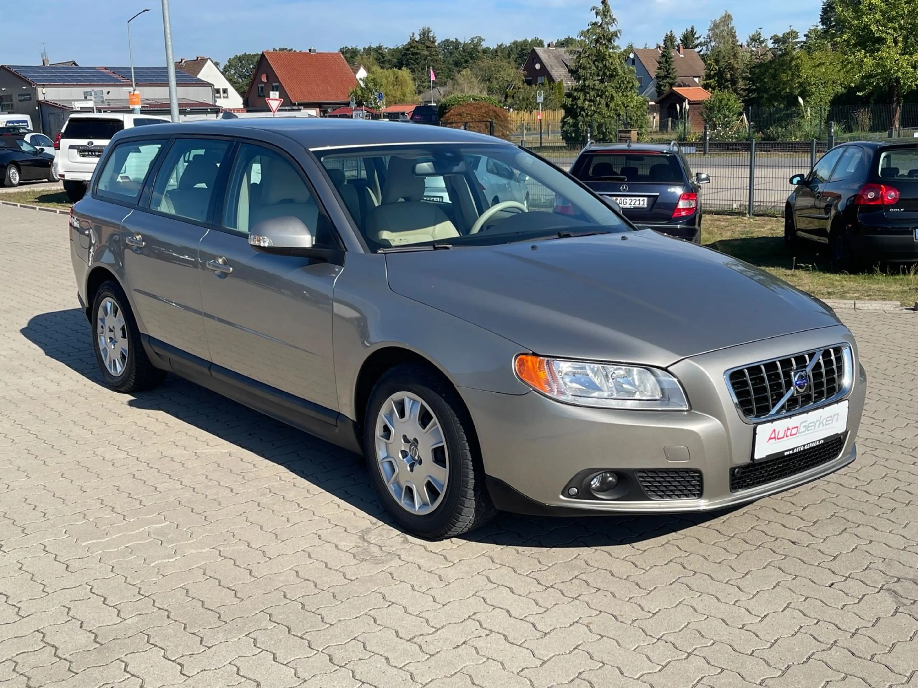 Volvo V70 2.5 T Kombi Kinetic 1HD Scheckheft TÜV NEU — photo 4