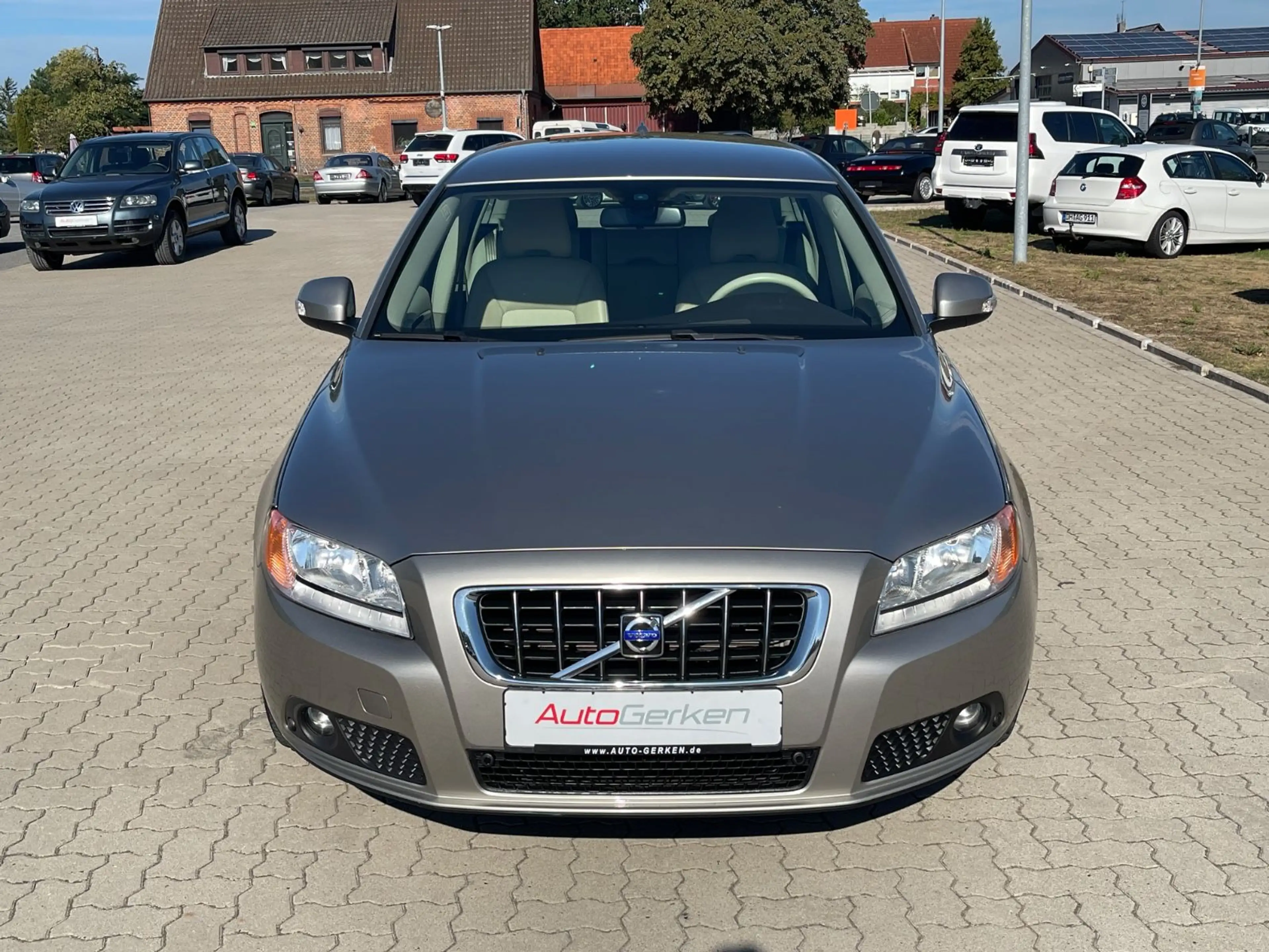 Volvo V70 2.5 T Kombi Kinetic 1HD Scheckheft TÜV NEU — photo 3