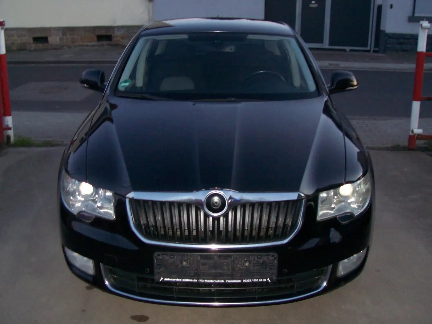 Skoda Superb Ambition 4X4 Schwarz - 2