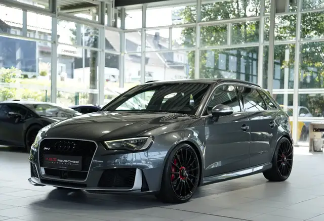 Audi RS3 view 4