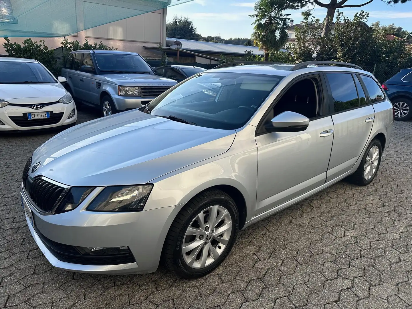 Skoda Octavia Wagon 1.6 TDI Executive 115CV DSG*EURO6*NAVI - 1