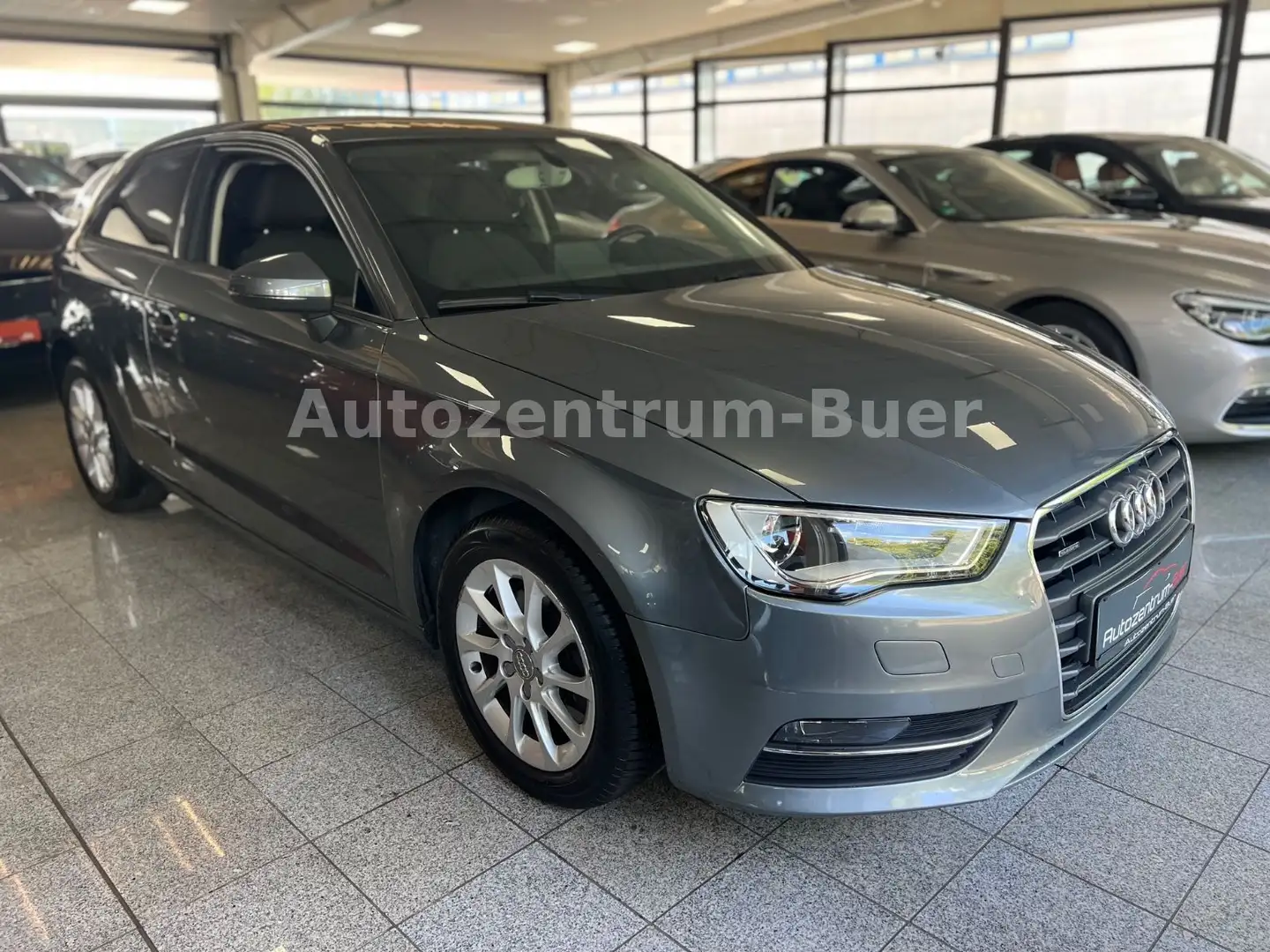 Audi A3 attraction quattro Automatik Gri - 2