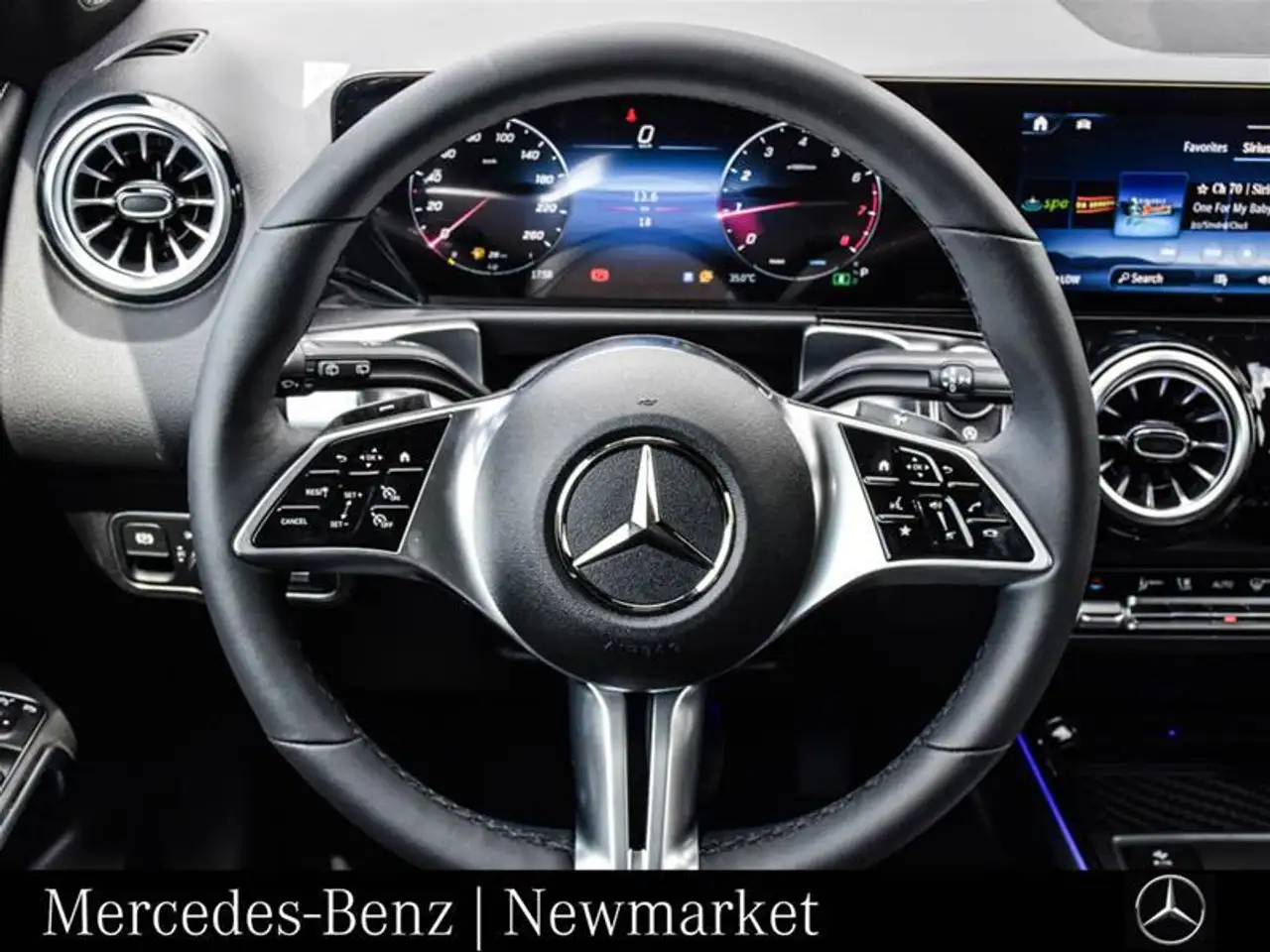 Mercedes-Benz GLB снимка Mercedes-Benz GLB
