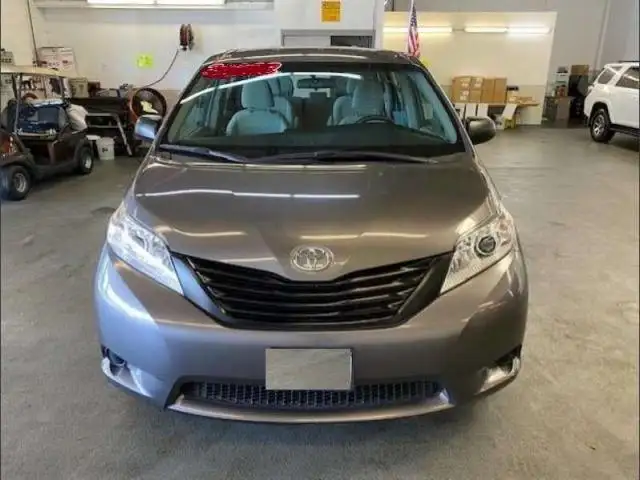 Toyota Sienna 3.5L V6 FWD L