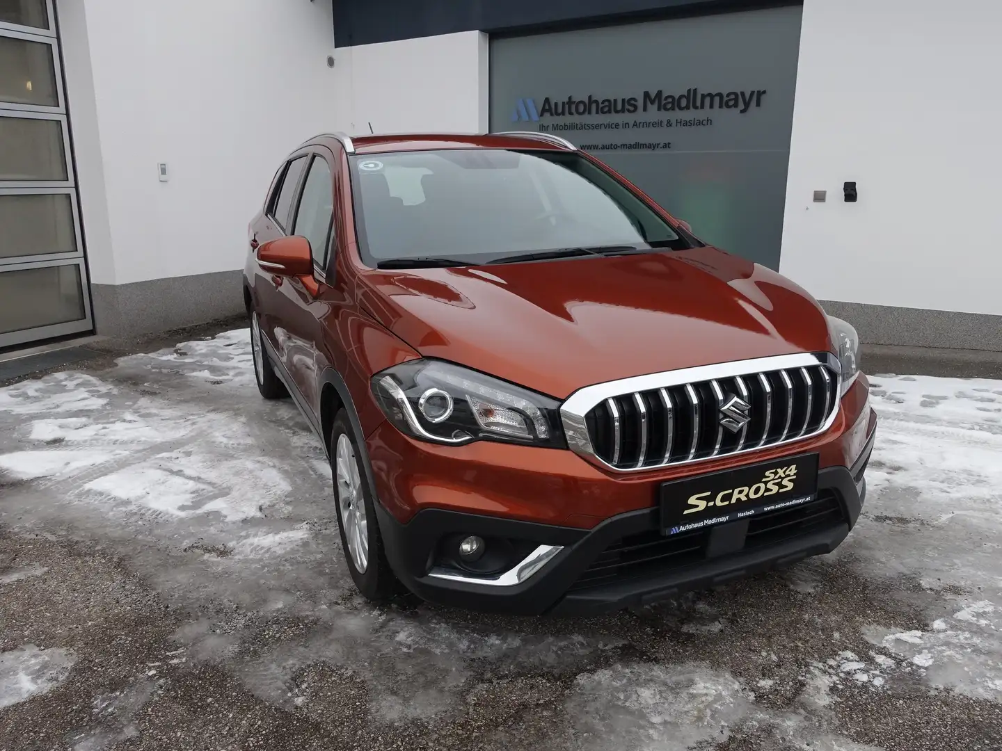 Suzuki SX4 S-Cross 1,0 DITC shine Orange - 1