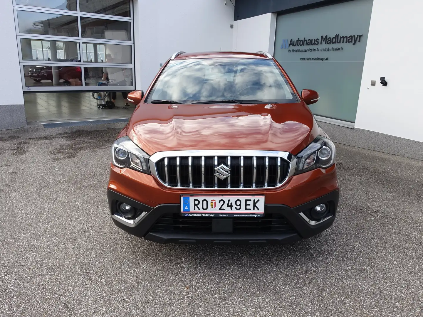 Suzuki SX4 S-Cross 1,0 DITC shine Orange - 2