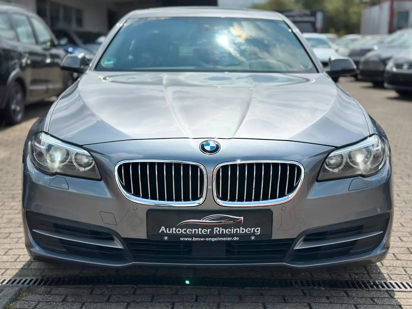 BMW 530 Baureihe 5 Lim. 530 d Aut. Navi Allu Voll Grau - 2