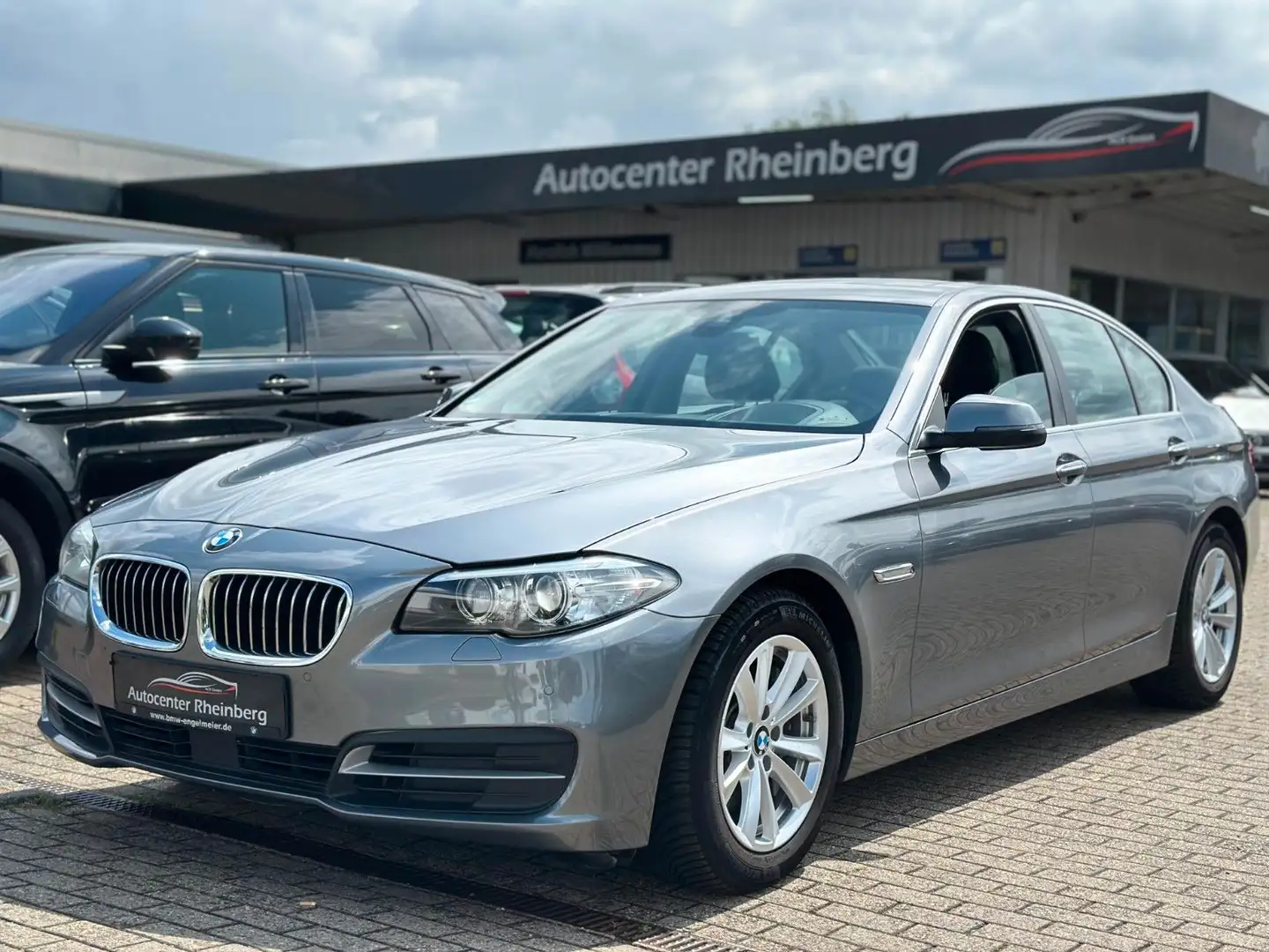 BMW 530 Baureihe 5 Lim. 530 d Aut. Navi Allu Voll Grau - 1