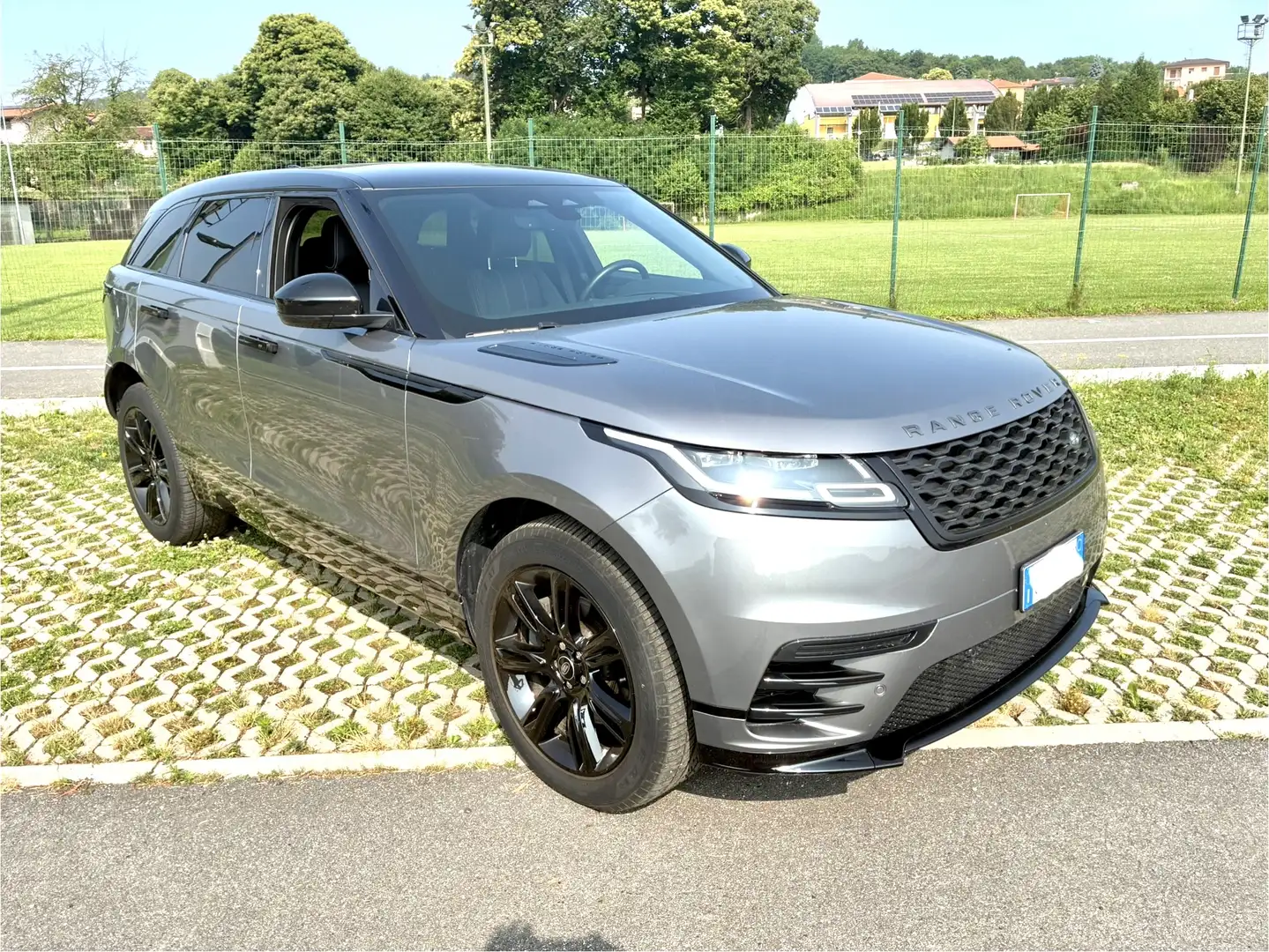 Land Rover Range Rover Velar 2.0d i4 mhev R-Dynamic SE 4wd 204cv auto Grigio - 1