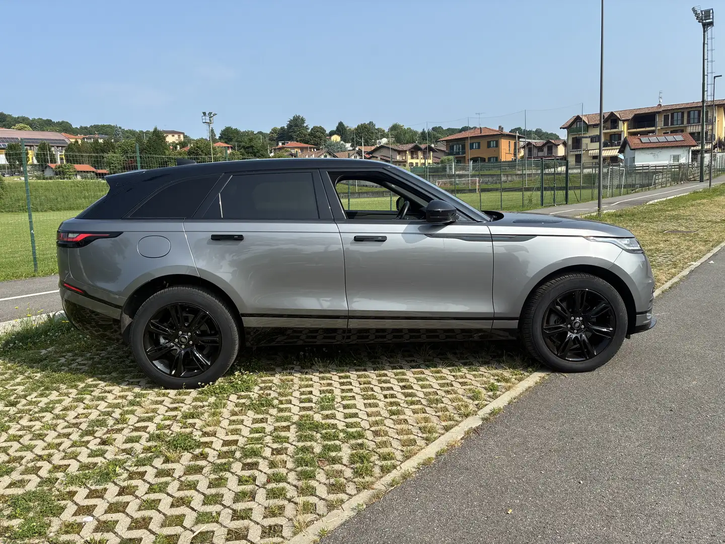 Land Rover Range Rover Velar 2.0d i4 mhev R-Dynamic SE 4wd 204cv auto Grigio - 2