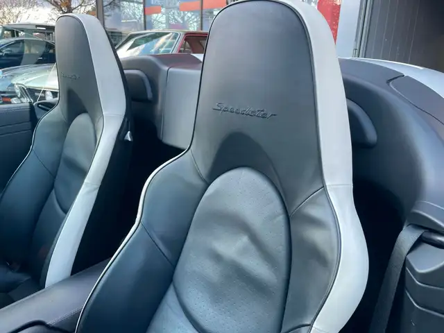 Porsche 997 view 12