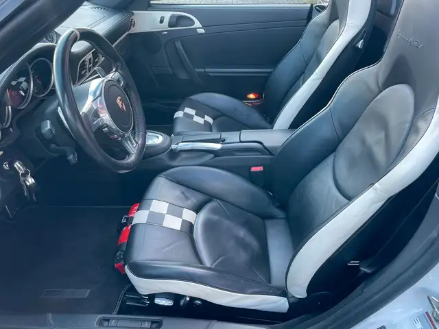 Porsche 997 view 11
