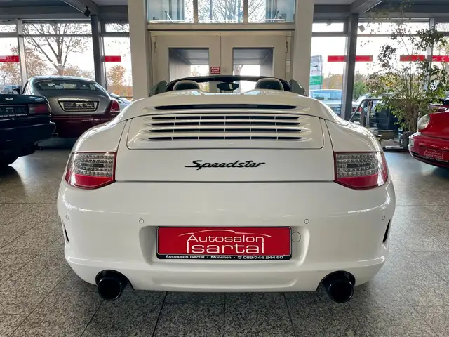Porsche 997 view 7