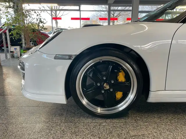 Porsche 997 view 9
