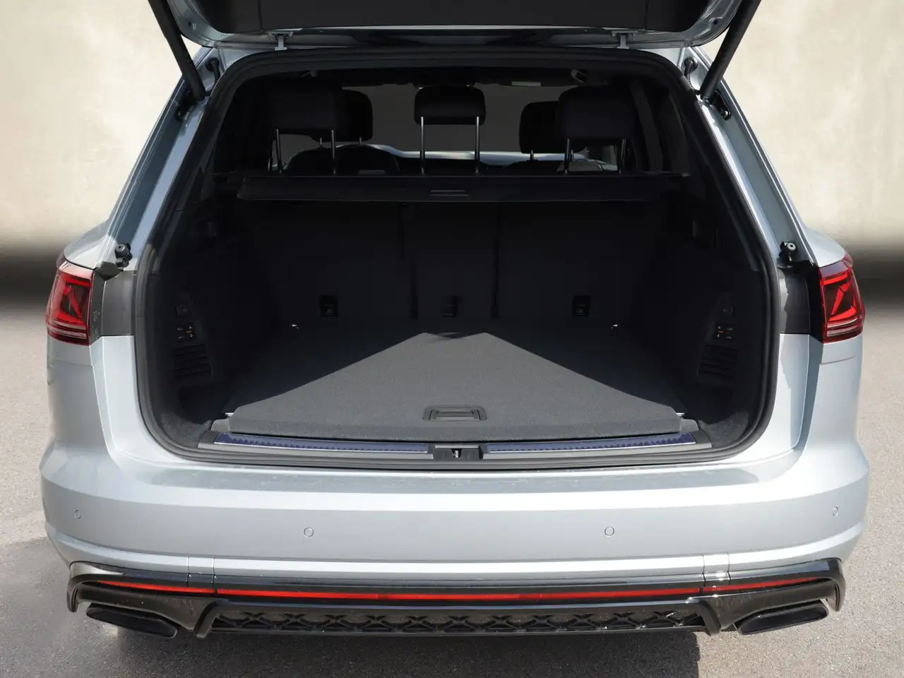 Volkswagen Touareg R Plug-In +TAGESZULASSUNG+0,5 STEUER+WINTE 6