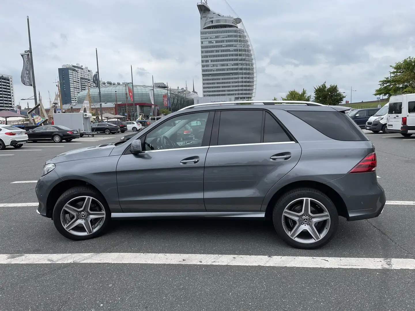 Mercedes-Benz GLE 350 d 4Matic 9G-TRONIC AMG Line Panorama Comand AHK - 1