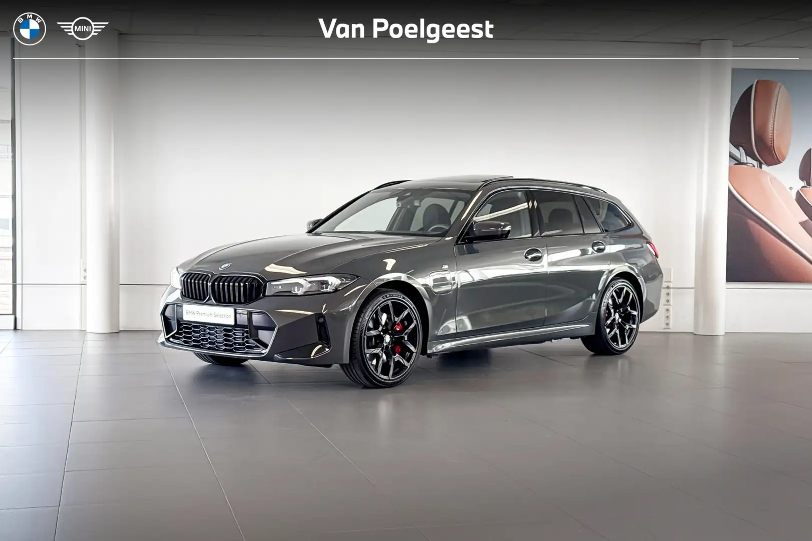 BMW 330 3 Serie Touring 330e xDrive | M Sport | Glazen Pan Grau - 1
