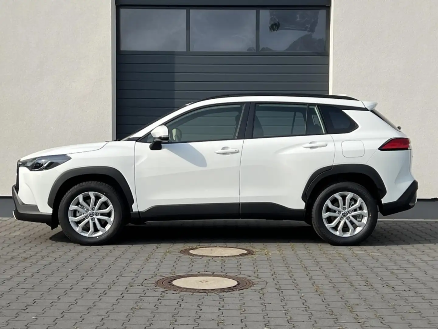 Toyota Corolla Cross Active Safety 1,8 Hybrid FWD Winter Facelift Blanc - 2