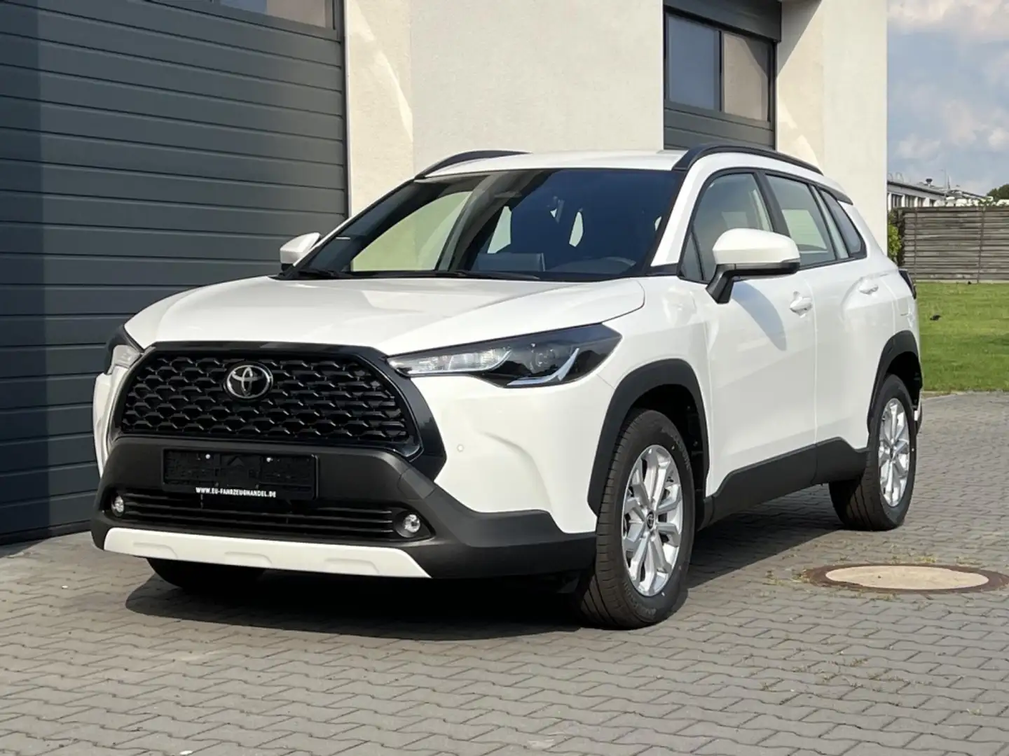 Toyota Corolla Cross Active Safety 1,8 Hybrid FWD Winter Facelift Blanc - 1