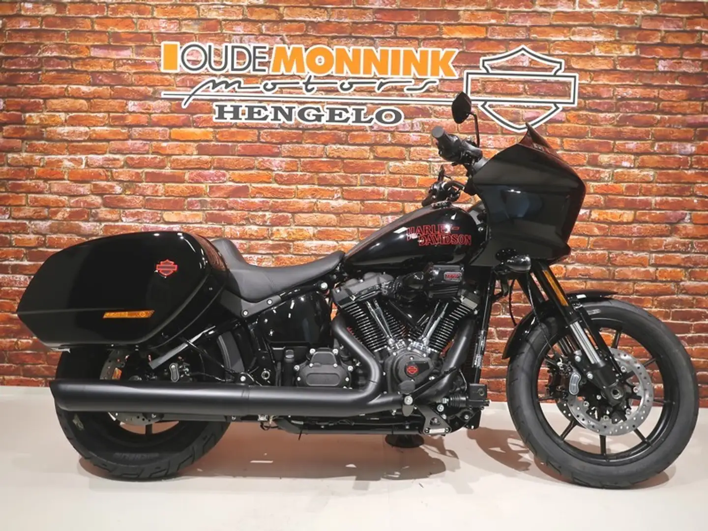 Harley-Davidson Lowrider ST FXLRST 117 Zwart - 1