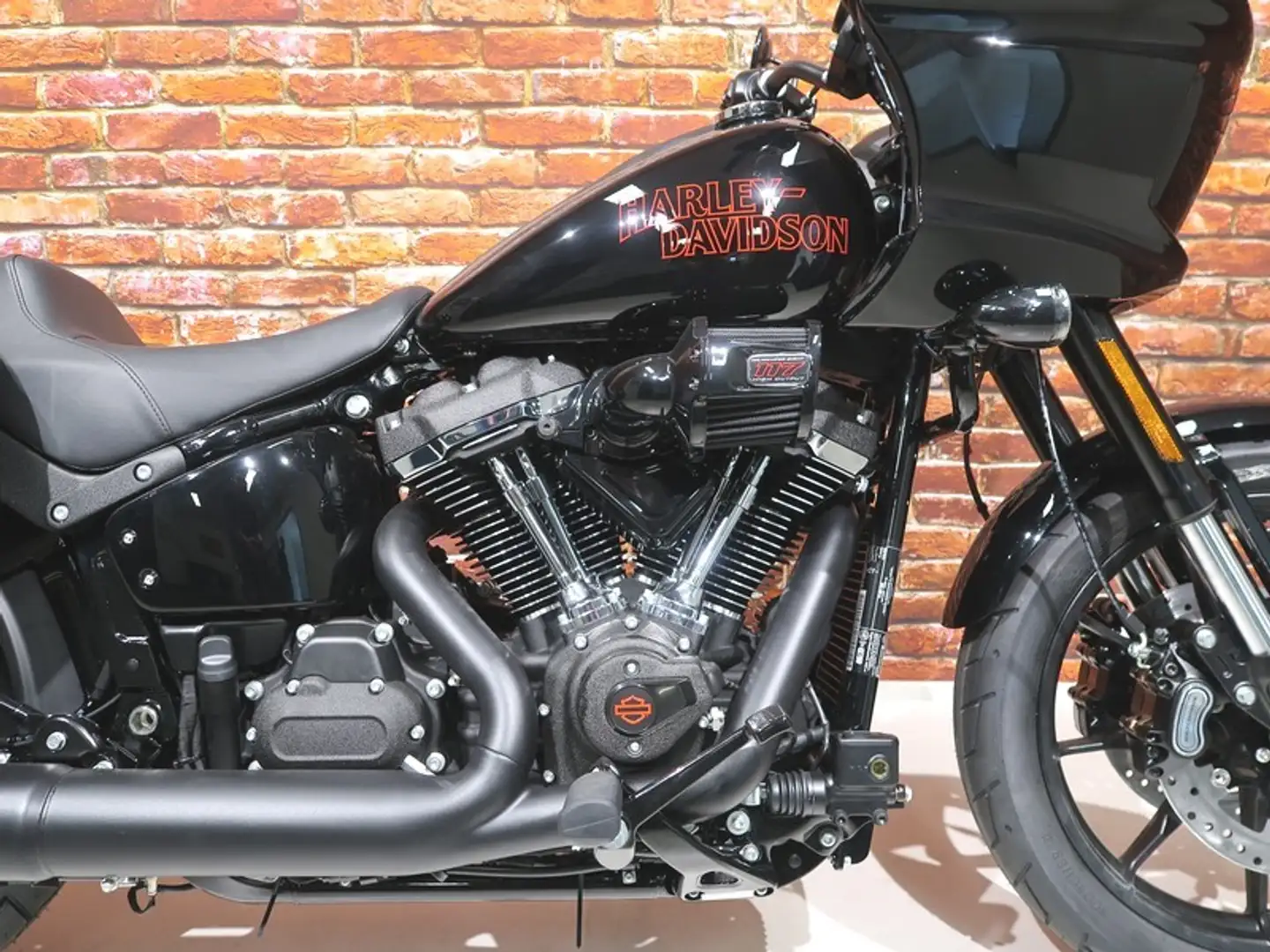 Harley-Davidson Lowrider ST FXLRST 117 Zwart - 2