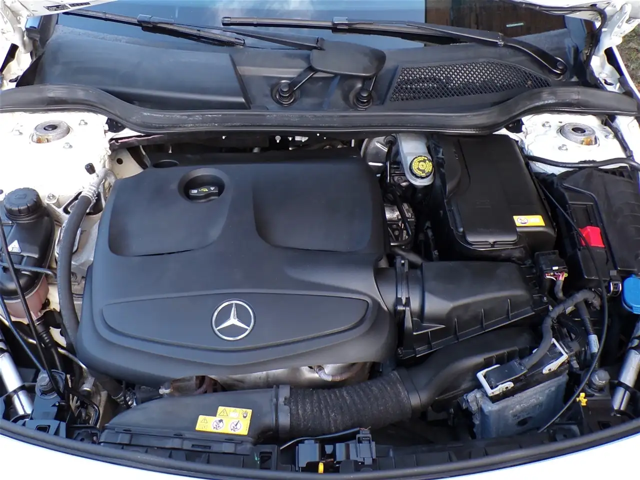 Mercedes-Benz CLA снимка Mercedes-Benz CLA