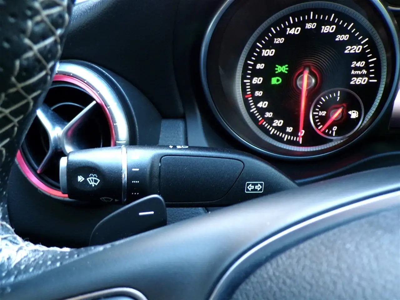 Mercedes-Benz CLA снимка Mercedes-Benz CLA