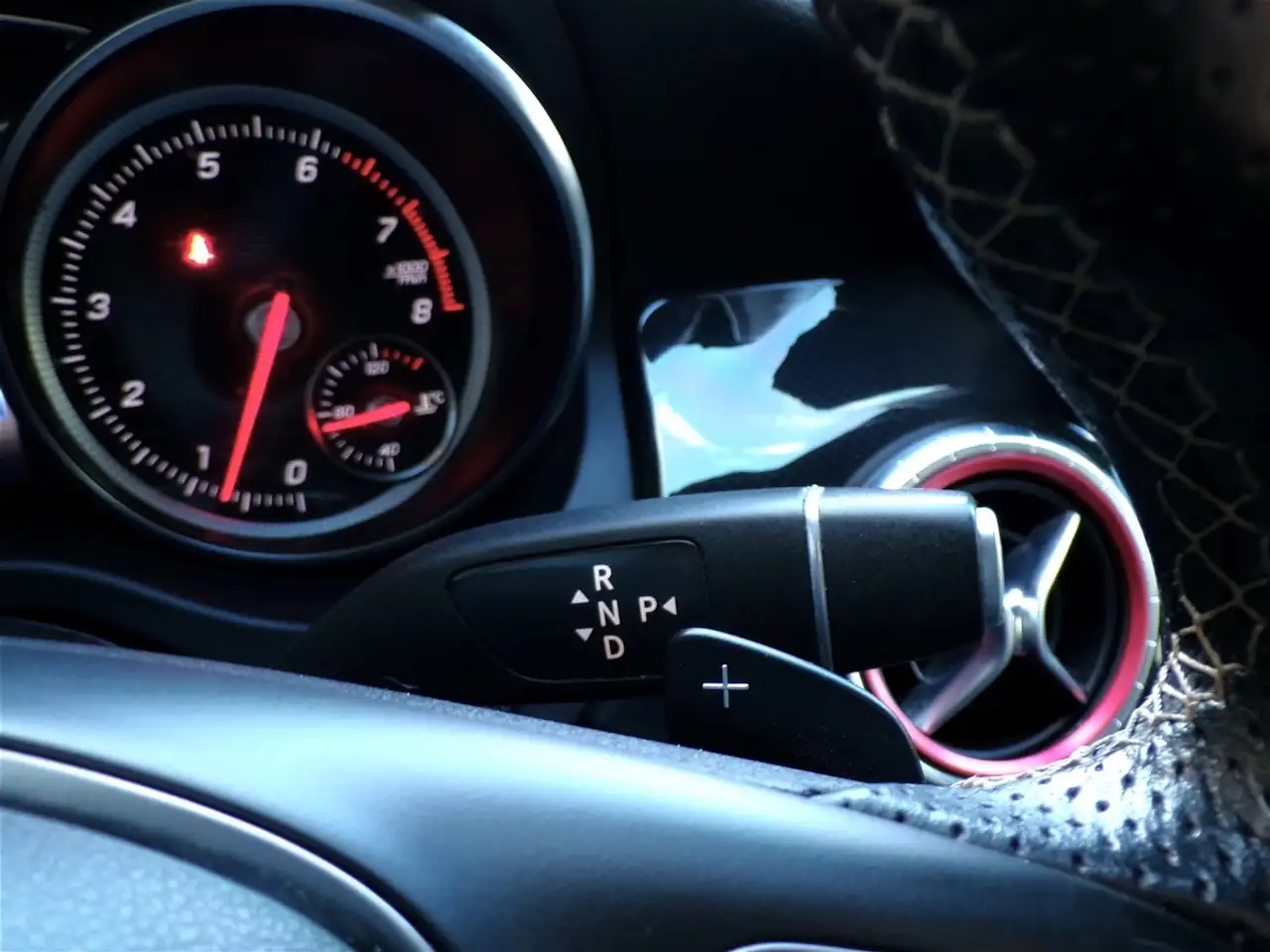 Mercedes-Benz CLA снимка Mercedes-Benz CLA